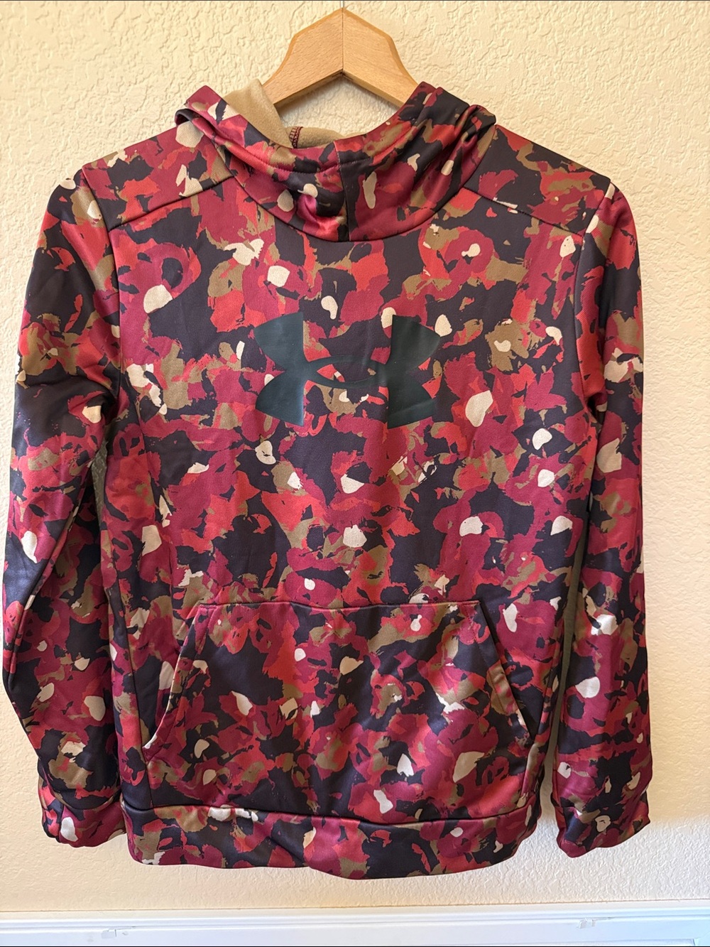 Under Armour Boys' Red & Black Camo Hoodie Size Large
